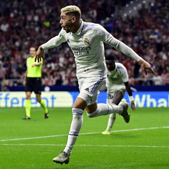 El uruguayo Fede Valverde celebrando su gol para el 0-2 del Real Madrid ante Atlético.