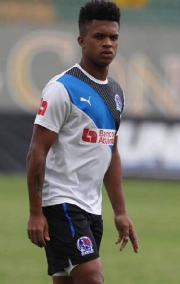 Luis Ovalle: Tras culminar su participación en el Mundial con Panamá, el lateral izquierdo no seguiría en el Olimpia.