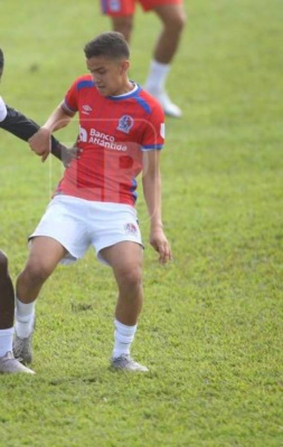 El mediocampista Rodrigo Rodríguez firmó por dos años con el tricampeón Olimpia. Cuenta con 17 años de edad y en la temporada pasada formó parte del Real de Minas.