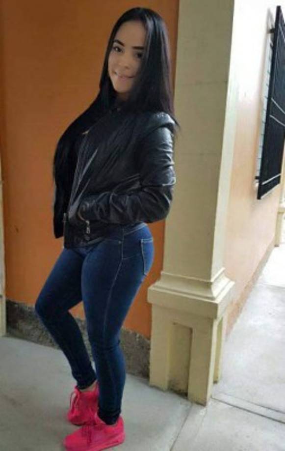 En las redes sociales la chica sampedrana recibe varios piropos por los jovénes.