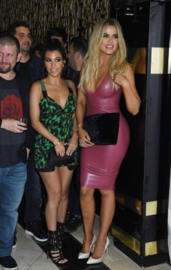 Todos sabemos que Khloé se ha esforzado por lograr y mantener esta delgada y tonificada figura.