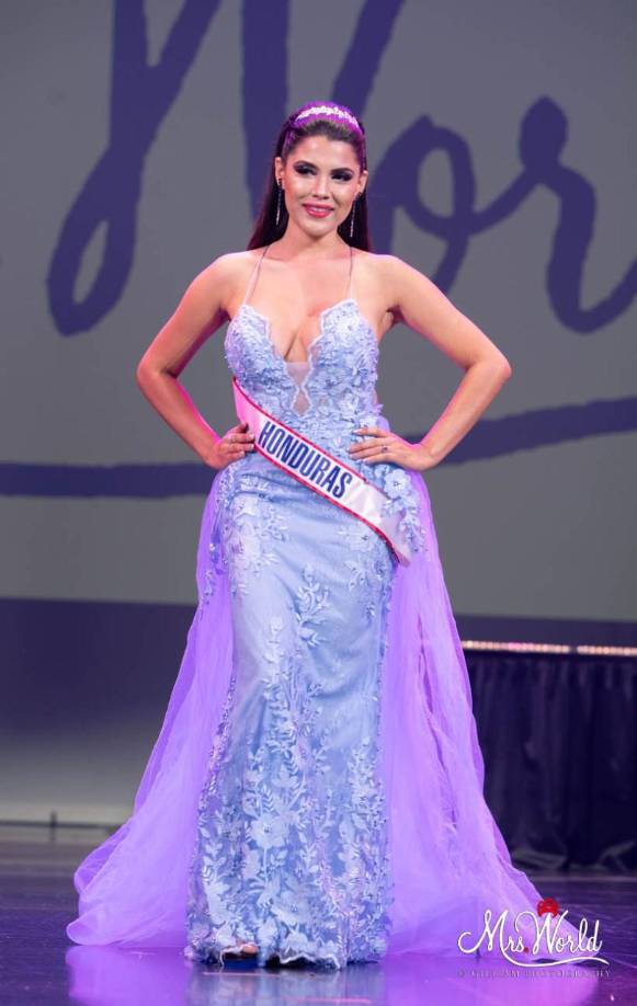 “Me siento muy bendecida por tan bello reconocimiento de parte de un diseñador tan talentoso como Manish Vaid. Él reconoció que sus vestidos se mirarían bien en mi tono de piel y concuerdo!”, dijo.