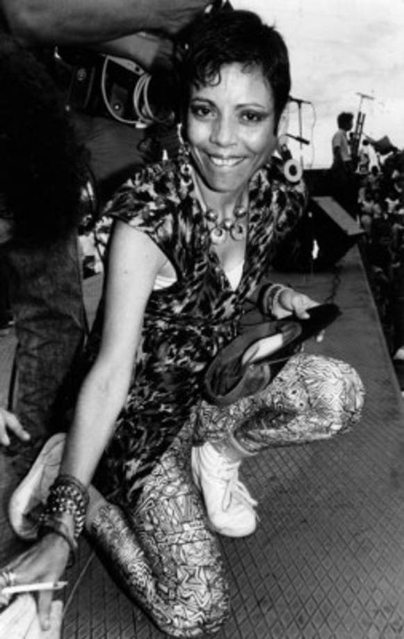 Durante toda su trayectoria no ha dejado de implicarse en el activismo y la política convirtiéndose en una de las figuras más importantes y emblemáticas de Nicaragua. Fue diputada de la Asamblea Nacional de 1984 a 1990.<br/><br/>Siempre gustó de atuendos llamativos y coloridos. Parece importarle muy poco la opinión de los críticos de moda, pues sigue vistiéndose como mejor se siente.