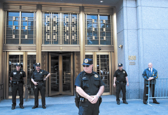 Madoff es sentenciado a 150 años por fraude