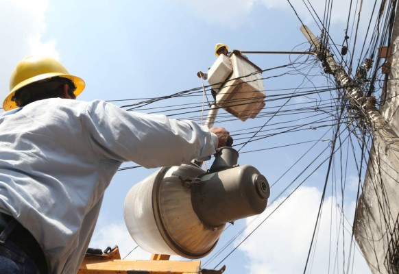 Llegó la luz al Barrio Las Flores de San Pedro Sula