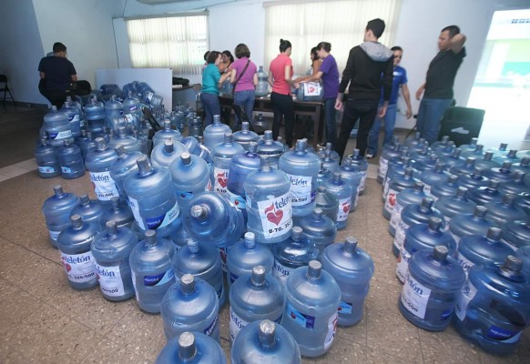 2,500 botellones listos para recaudar amor en la Teletón