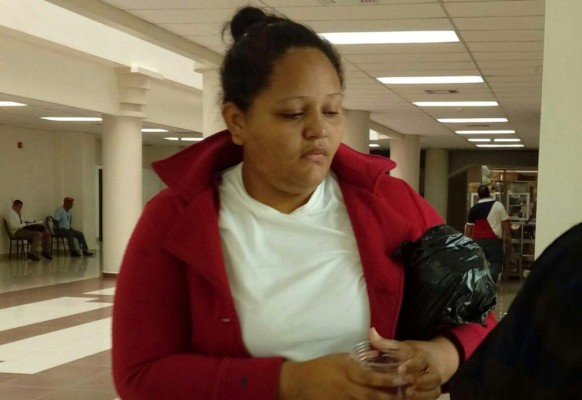 Por proxenetismo seguirá en la cárcel mujer encargada de casa de masajes