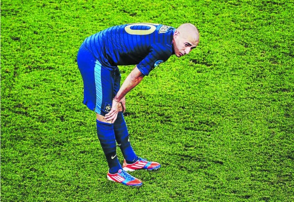 Benzema acepta que no está bien previo al Mundial