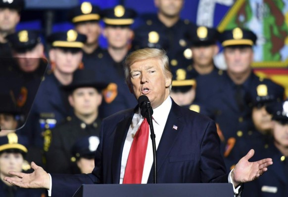 El navío del presidente Trump hace agua por todos lados