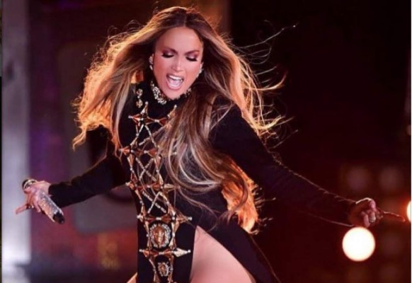 Jennifer López publica su foto más candente sin ropa interior