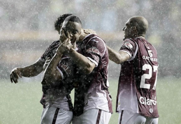 El Saprissa deja sin bicampeonato a Jerry Palacios