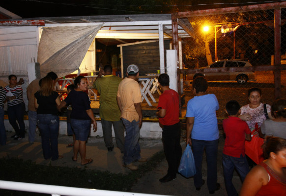 A mareros buscan por crimen en 'car wash”