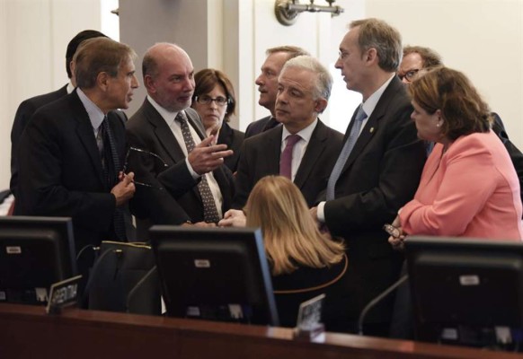 Venezuela denuncia 'golpe institucional' en OEA