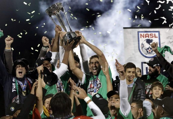 Raúl se despide del fútbol como campeón con el Cosmos