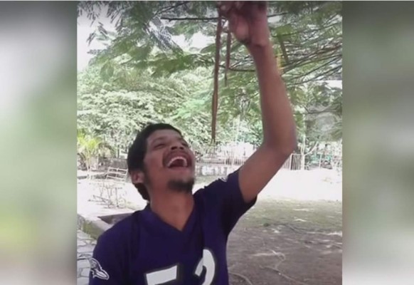 VIDEO: Hondureño sorprende al alimentarse con lombrices de tierra