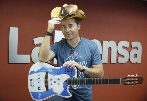 Polache presenta 'La fruta”, su colorida propuesta musical