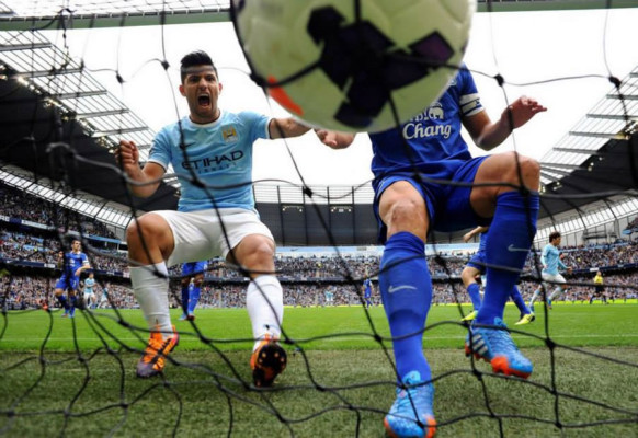 Manchester City quita el invicto al Everton