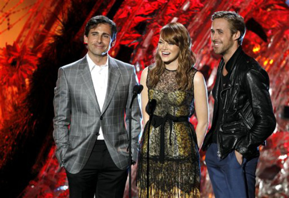 Robert Pattinson besa a Taylor Lautner en vivo