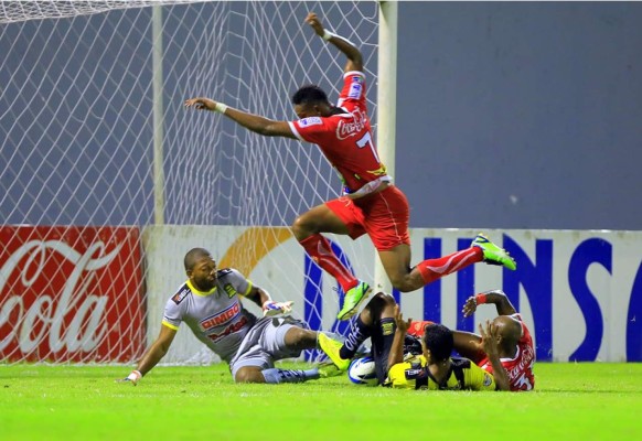 Real España empató con Real Sociedad y dejó ir otra vez la cima