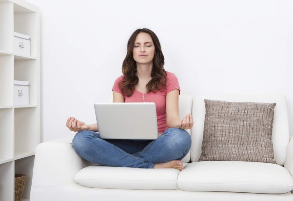 Aprenda técnicas de relajación para calmar el estrés diario y mejorar su ánimo