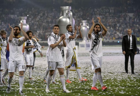 Júbilo blanco por la Décima en el Santiago Bernabeu