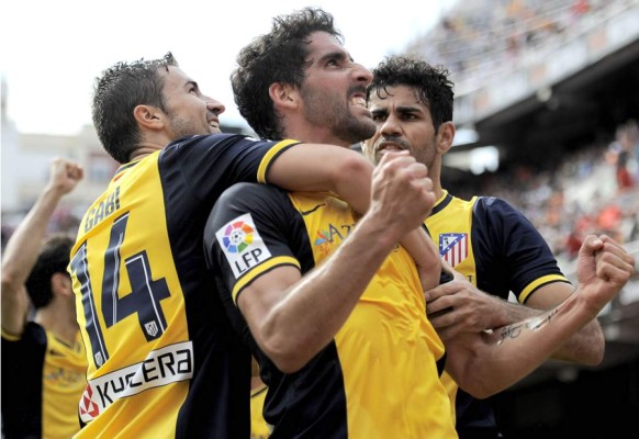 El Atlético queda muy cerca del título con triunfo importante en Valencia