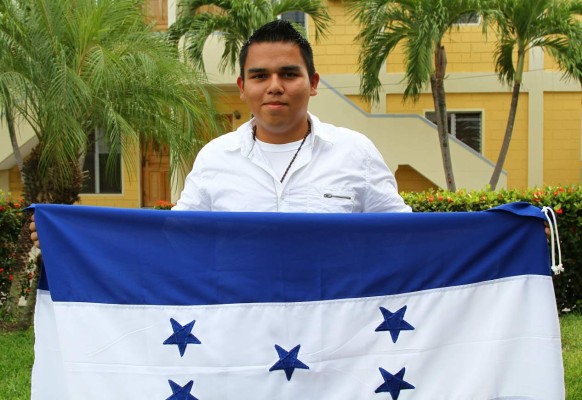 Víctor, el sampedrano de mente brillante en matemáticas