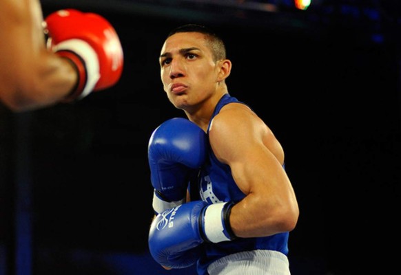 Boxeador hondureño Teófimo López se reporta listo para su debut profesional