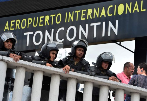 Policía resguarda Toncontín por presencia de manifestantes
