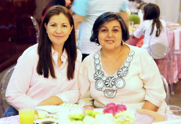 Nohemy Castellanos y María de Jesús Dox.