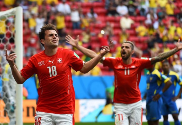 Suiza asesta un duro golpe a Ecuador en el tiempo de descuento 