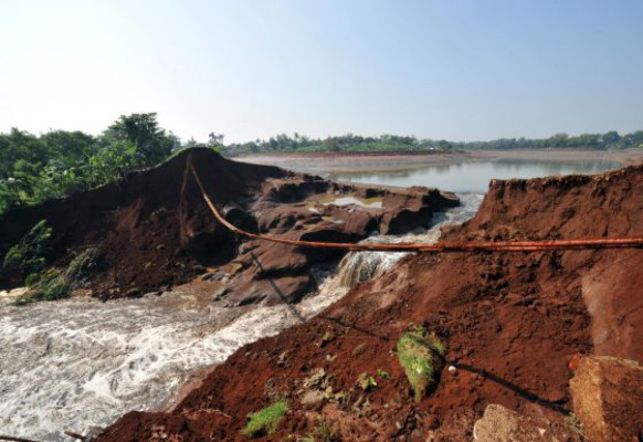 Tragedia en Indonesia al desplomarse dique