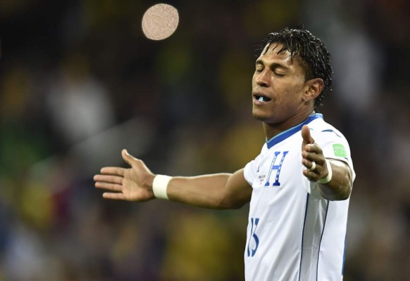 Costly critica a la FIFA por errores arbitrales: 'Ya ratos vienen regándola”