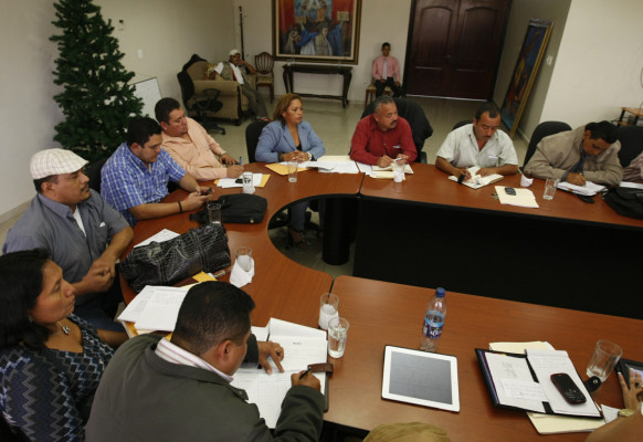 Docentes anuncian tomas y protestas