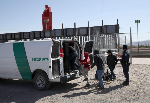 Cifra de arrestos de migrantes en la frontera de EEUU caen un 28% en junio