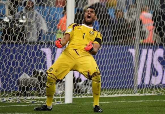 Sergio Romero se vistió de héroe y repitió la proeza de Goycochea