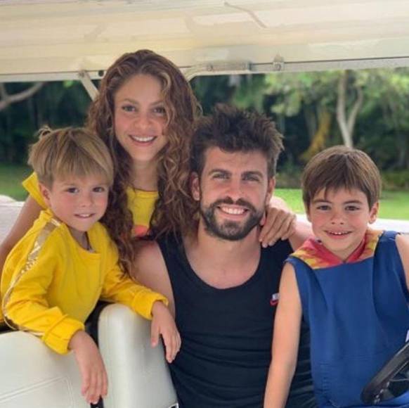 Actualmente Shakira y Piqué siguen en negociaciones por la custodia de sus hijos Milan, de 9 años, y Sasha de 7, luego de que la pareja pusiera fin a su relación de 12 años.