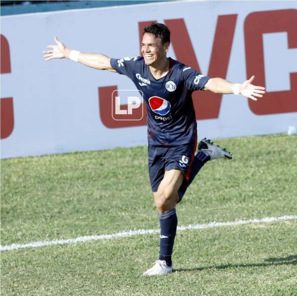 La celebración del delantero paraguayo Roberto Moreira.