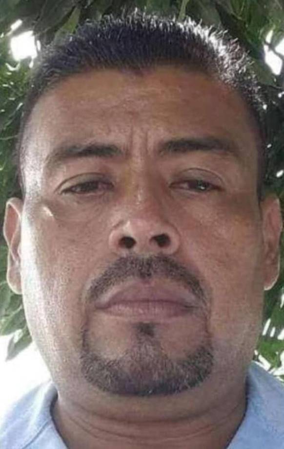 Sin embargo, a la altura del desvío hacia la Aldea La 40, fue emboscado por sujetos armados que dispararon contra el vehículo en el que se transportaba. 