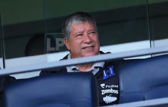 “Bolillo” Gómez, entrenador de la selección de Honduras, estuvo presente en uno de los palcos del estadio Nacional para presenciar el Olimpia vs UPN.