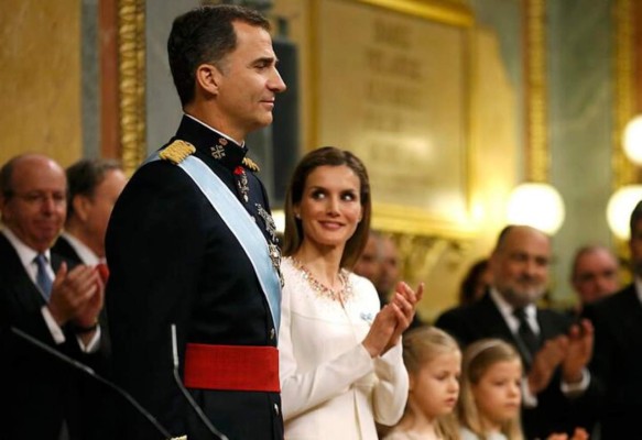 Felipe VI habla de 'una monarquía renovada' para una época nueva