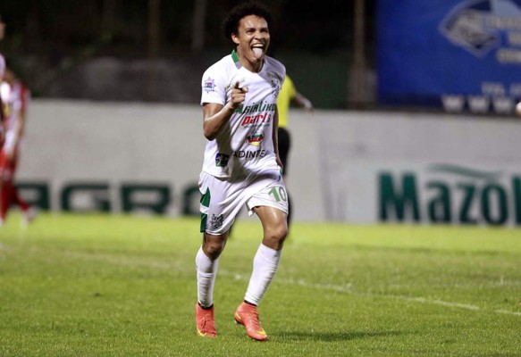 Platense ganó, gustó y goleó en otra gran noche de 'Rambo' de León