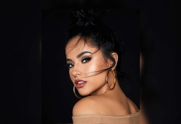 Becky G responde a quienes la critican por su español