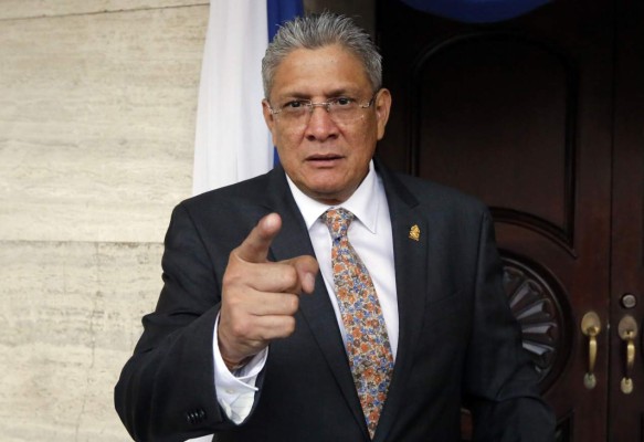 Esdras Amado López: Libre es una 'chanfaina'