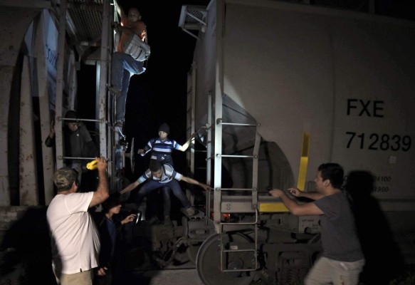 Por extorsión y amenazas, 8,000 familias dejaron casas y negocios