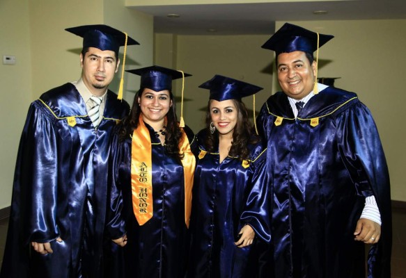 Aplausos por los graduados de la Universidad de San Pedro Sula