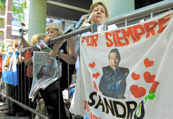 Las 'nenas” despiden al ídolo de América