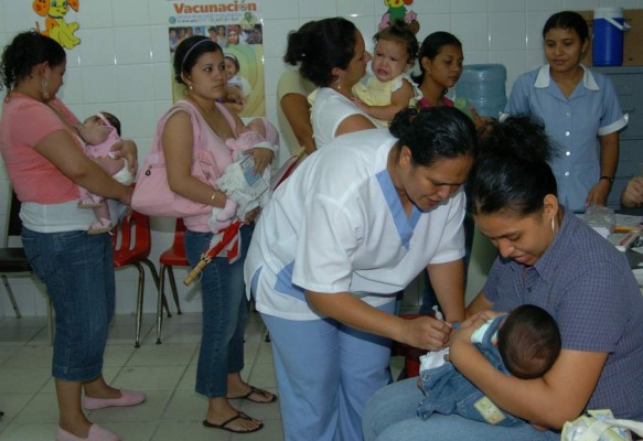 Esperan vacunar a más de 73,000 personas en mayo