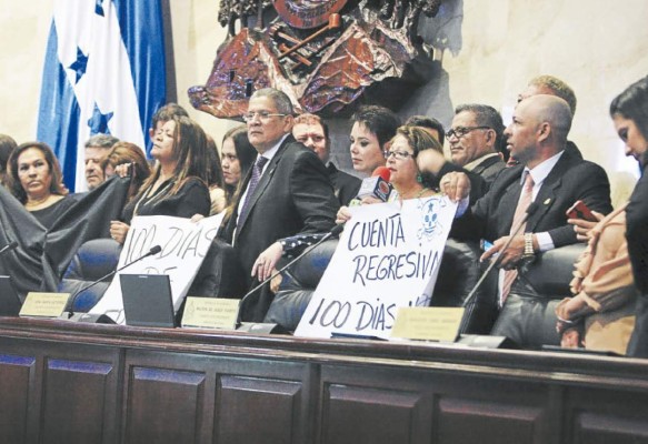 Prohíben llevar armas a diputados del Congreso hondureño