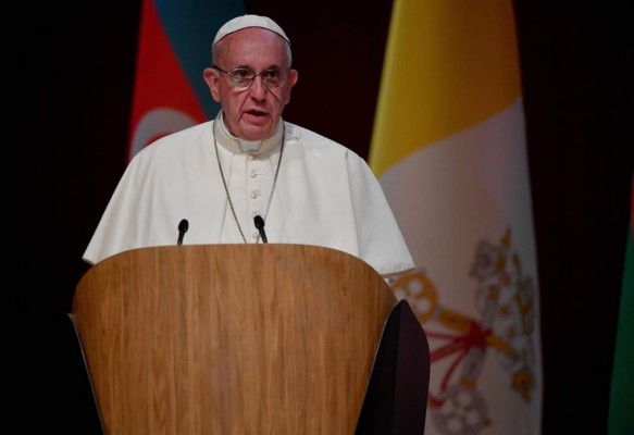 El Papa clama desde Azerbaiyán: '¡Nunca más violencia en nombre de Dios!